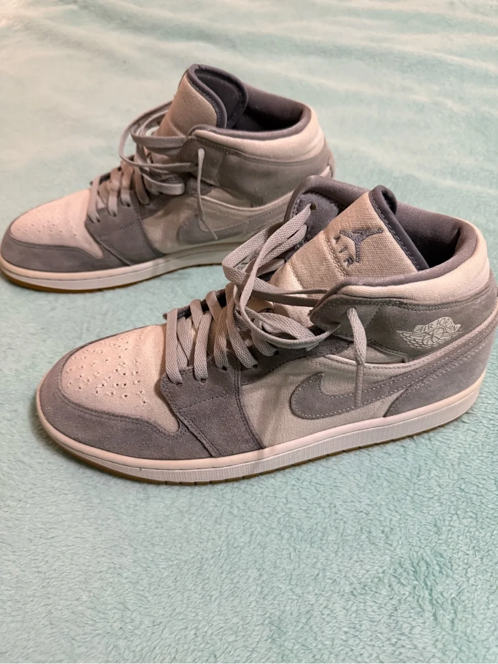 Air Jordan 1 Mid SE Coconut Milk /Particle Gray sneakers